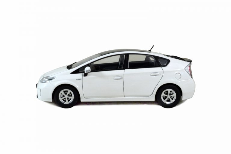 Toyota Prius 2012 1/18 Scale Diecast Model Car Wholesale Paudi Model