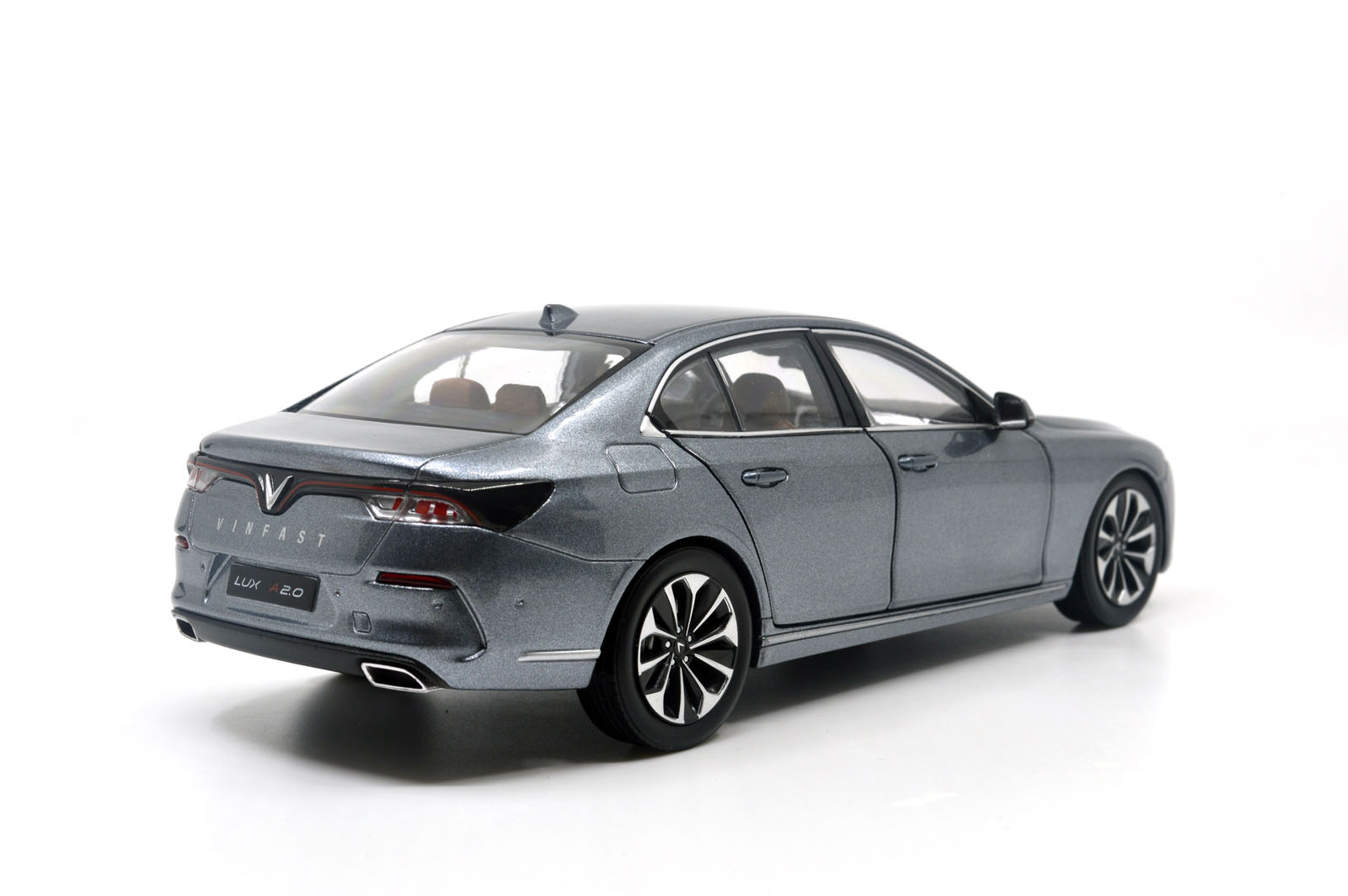 VINFAST-LUX-A2.0-SEDAN_05