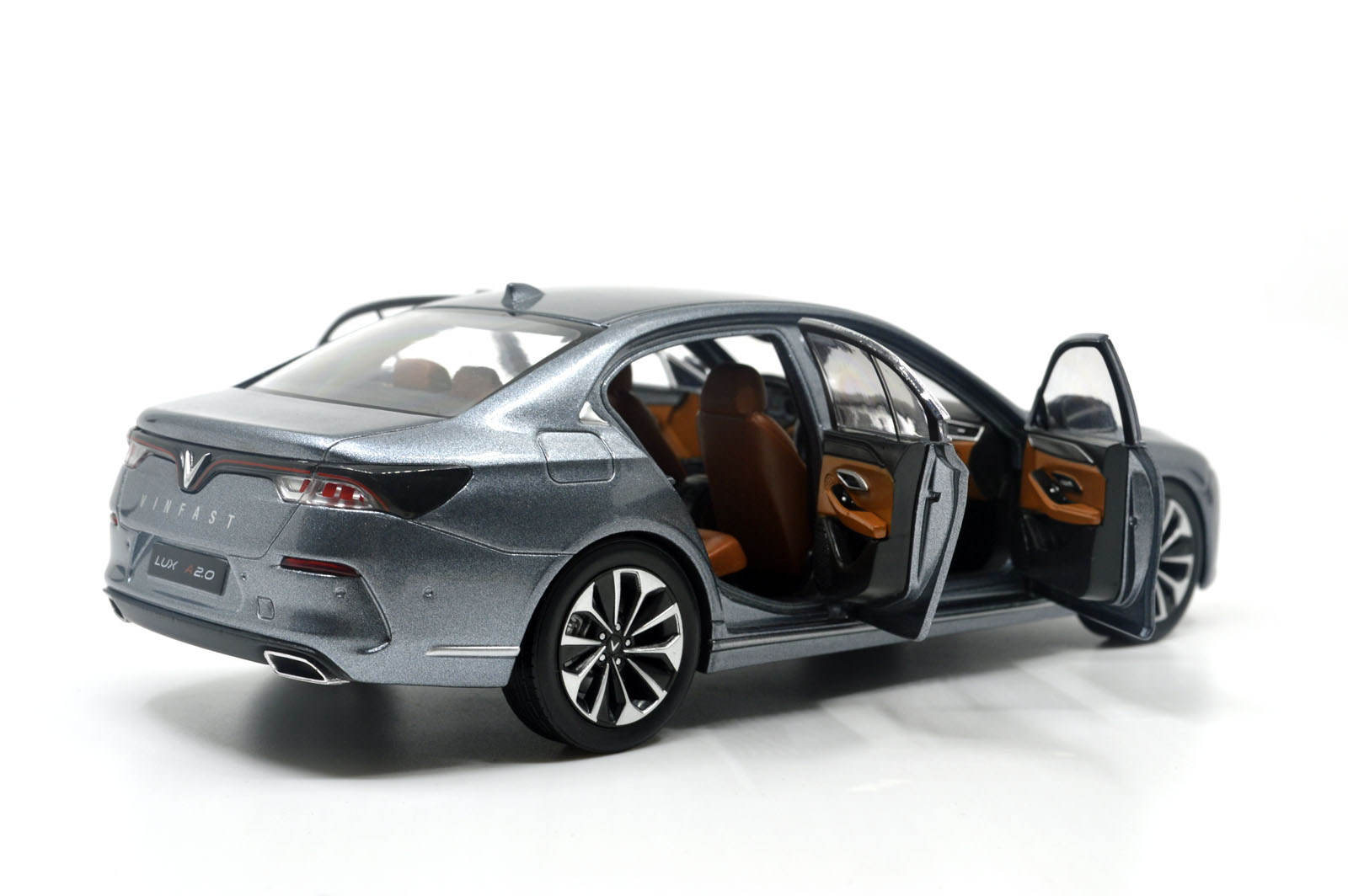 VINFAST-LUX-A2.0-SEDAN_13