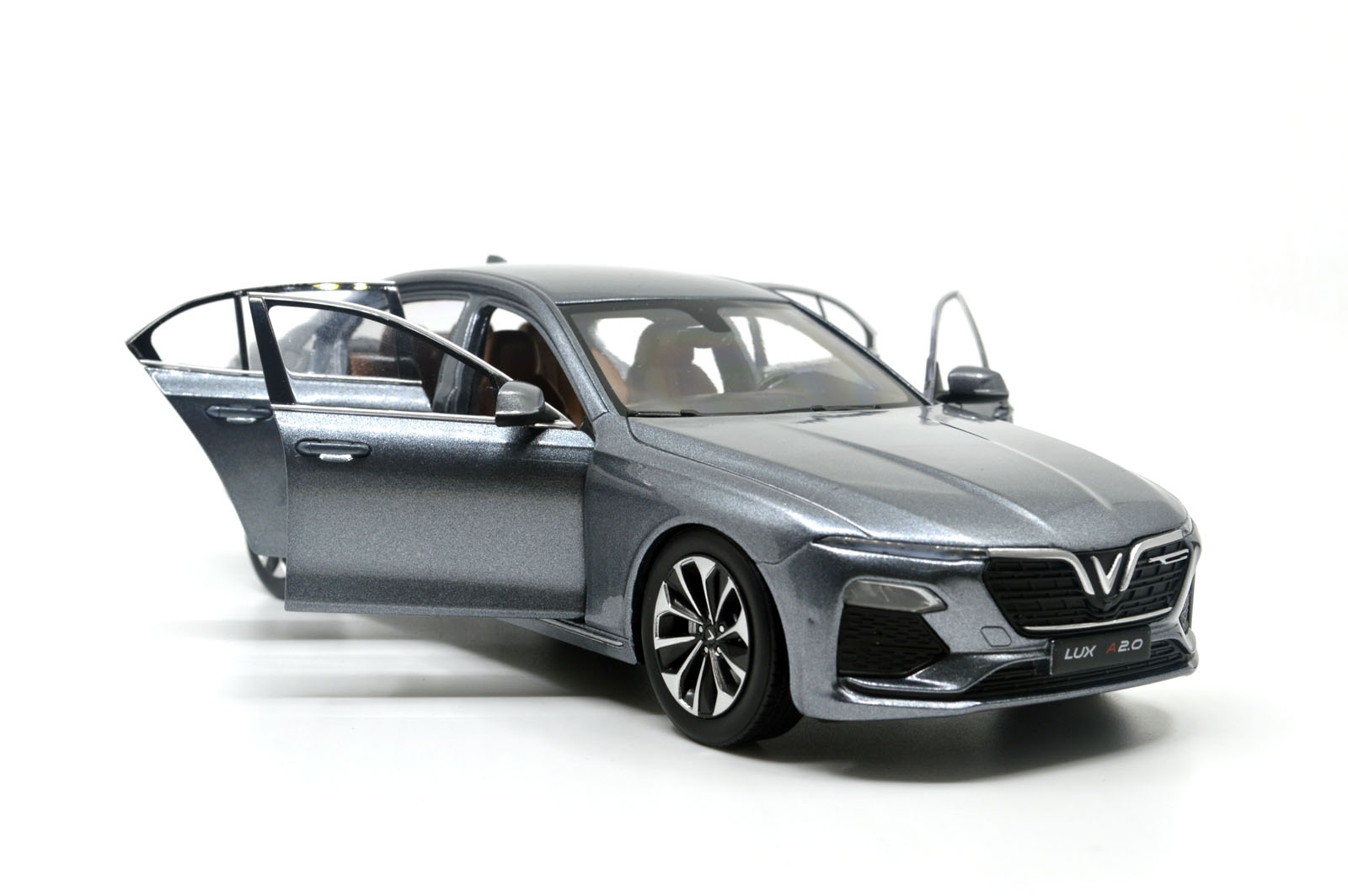 VINFAST-LUX-A2.0-SEDAN_15