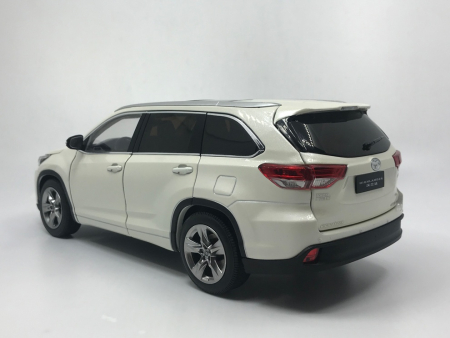 1:18 トヨタ ハイグランダー 2019 - Image 2