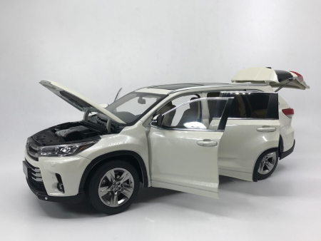1:18 トヨタ ハイグランダー 2019 - Image 4
