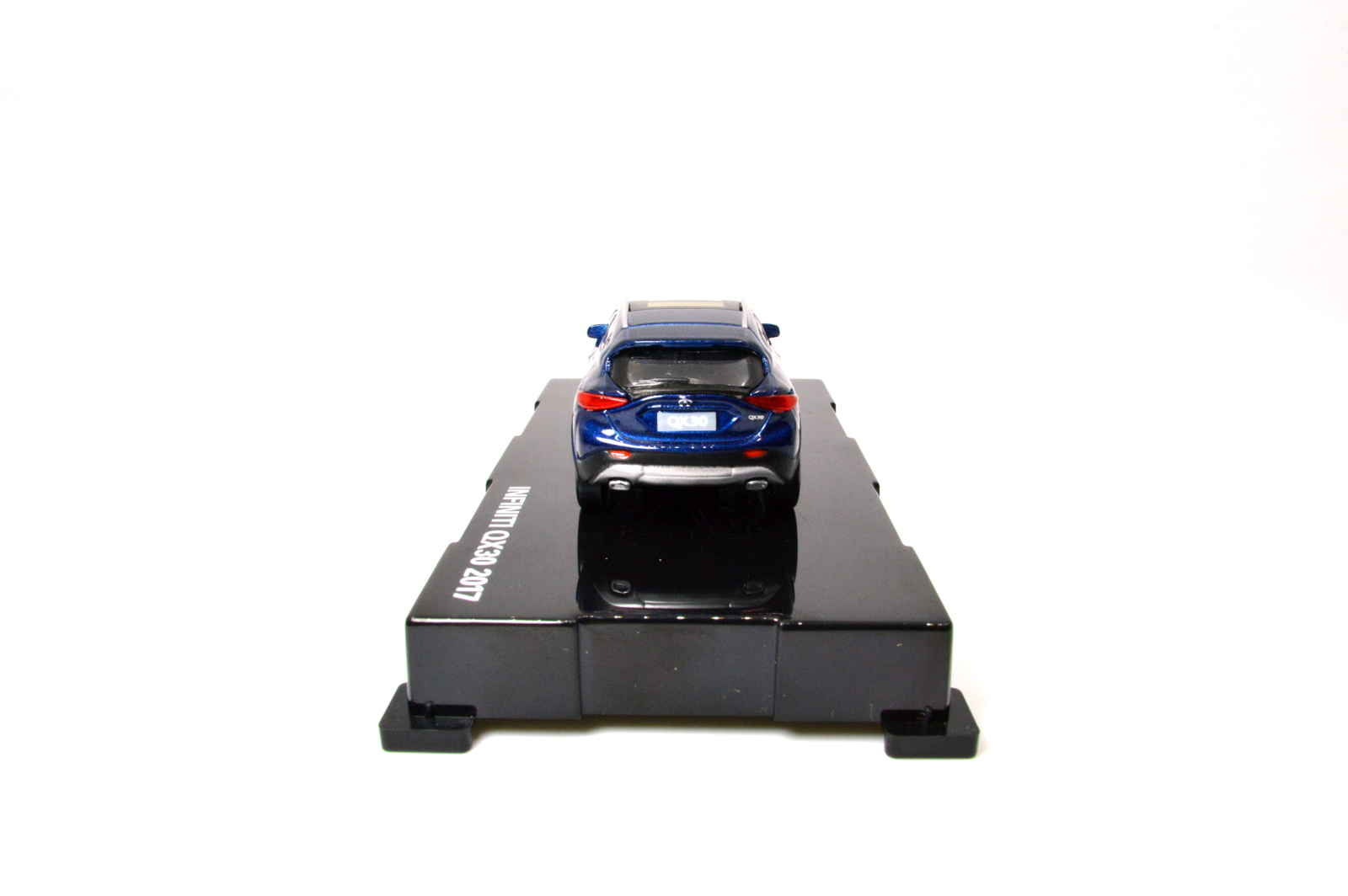 1:64 英菲尼迪 QX30 2016 合金模型车 - Image 2