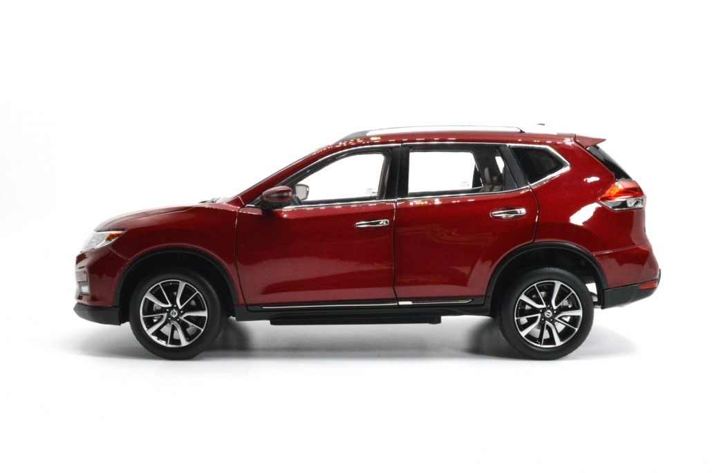 1/18 Nissan Rogue Red side view