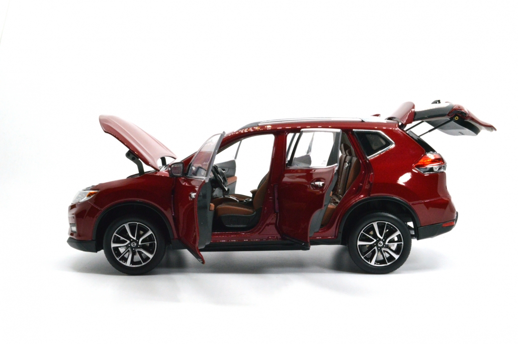 1/18 Nissan Rogue open side view