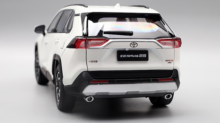 1/43 Scale New Toyota RAV4 SUV 2019 White DieCast Car Model Toy Collection