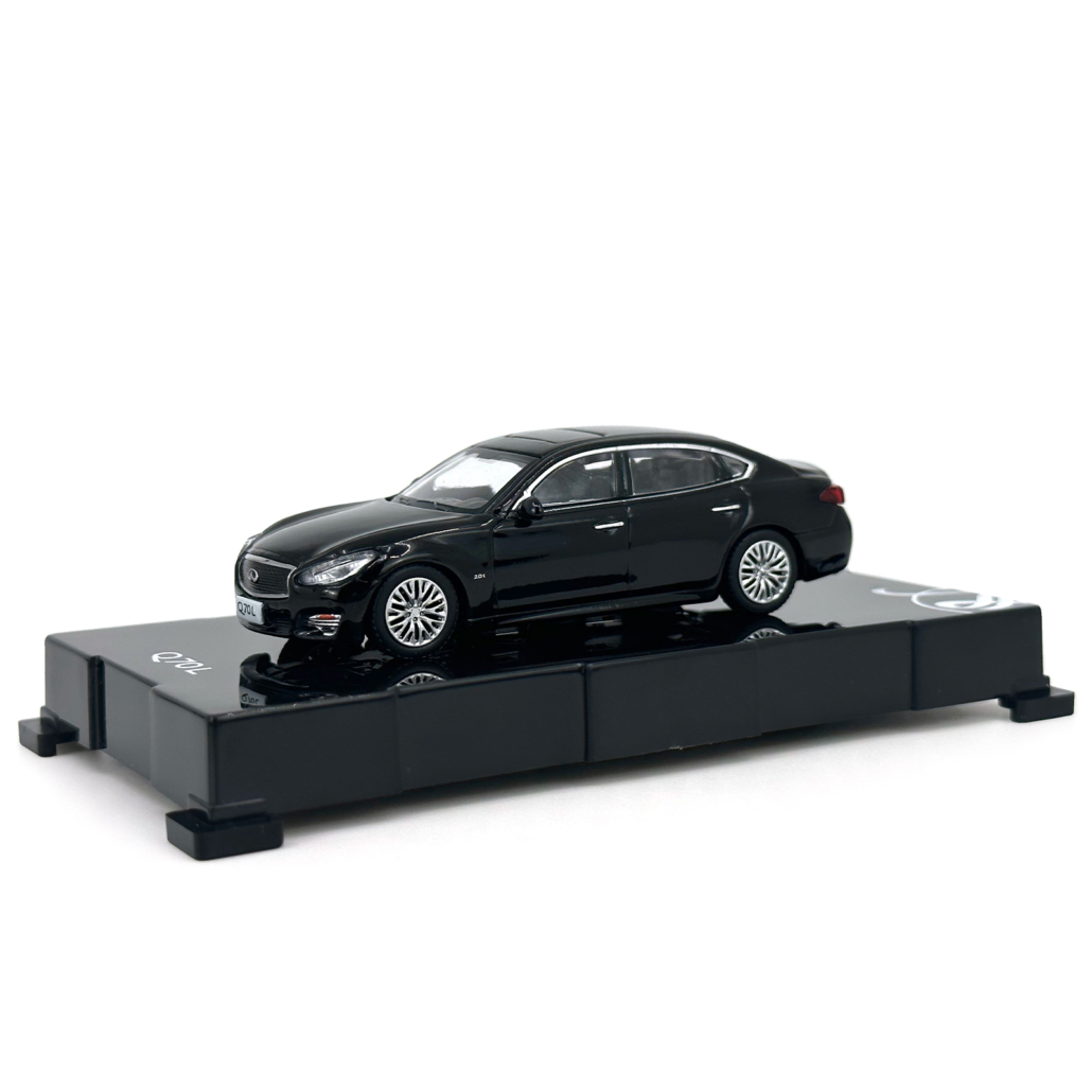 1:64 Scale Infiniti Q70L Detailed Miniature Vehicle Model - Paudi 1:64 Scale Infiniti Q70L Detailed Miniature Vehicle Model - Paudi
