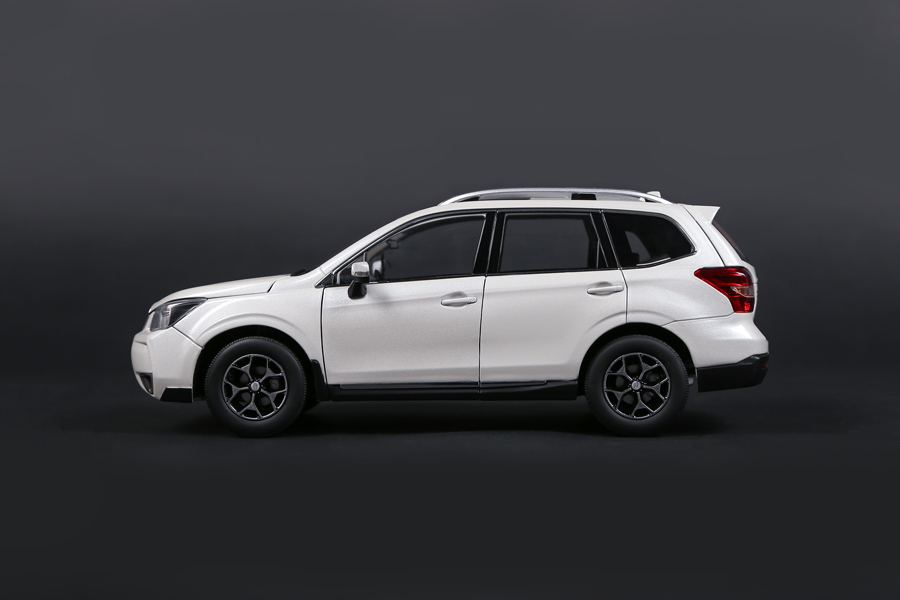 Subaru Forester XT 2015 1/18 Scale Detailed Diecast Model Car 