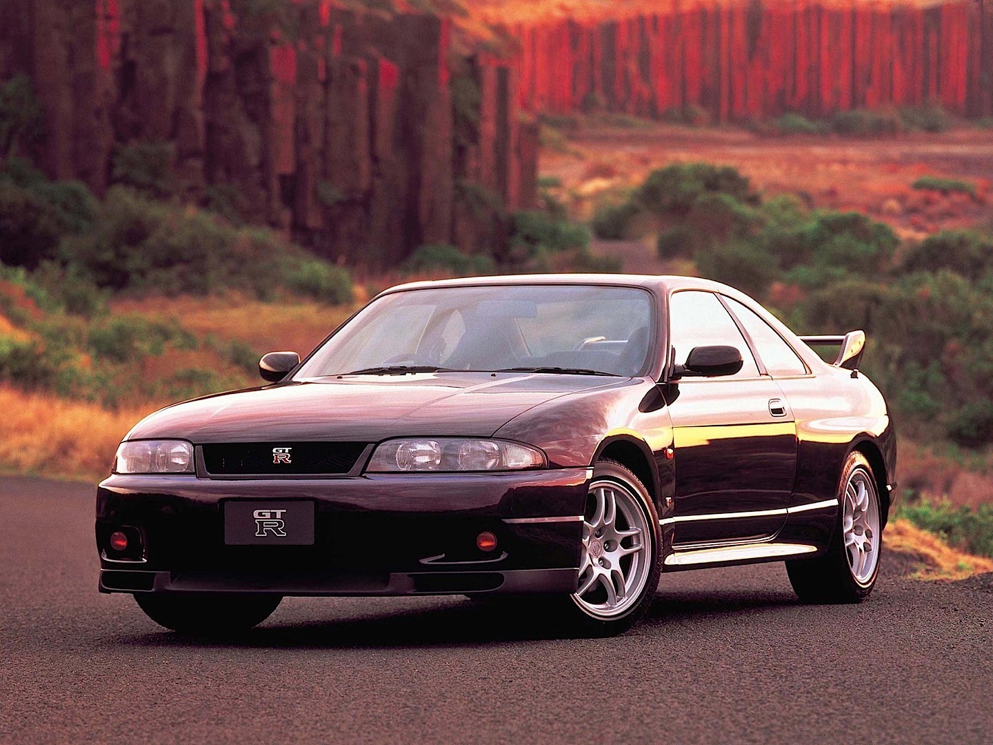 NISSAN-Skyline-GT-R-R33-