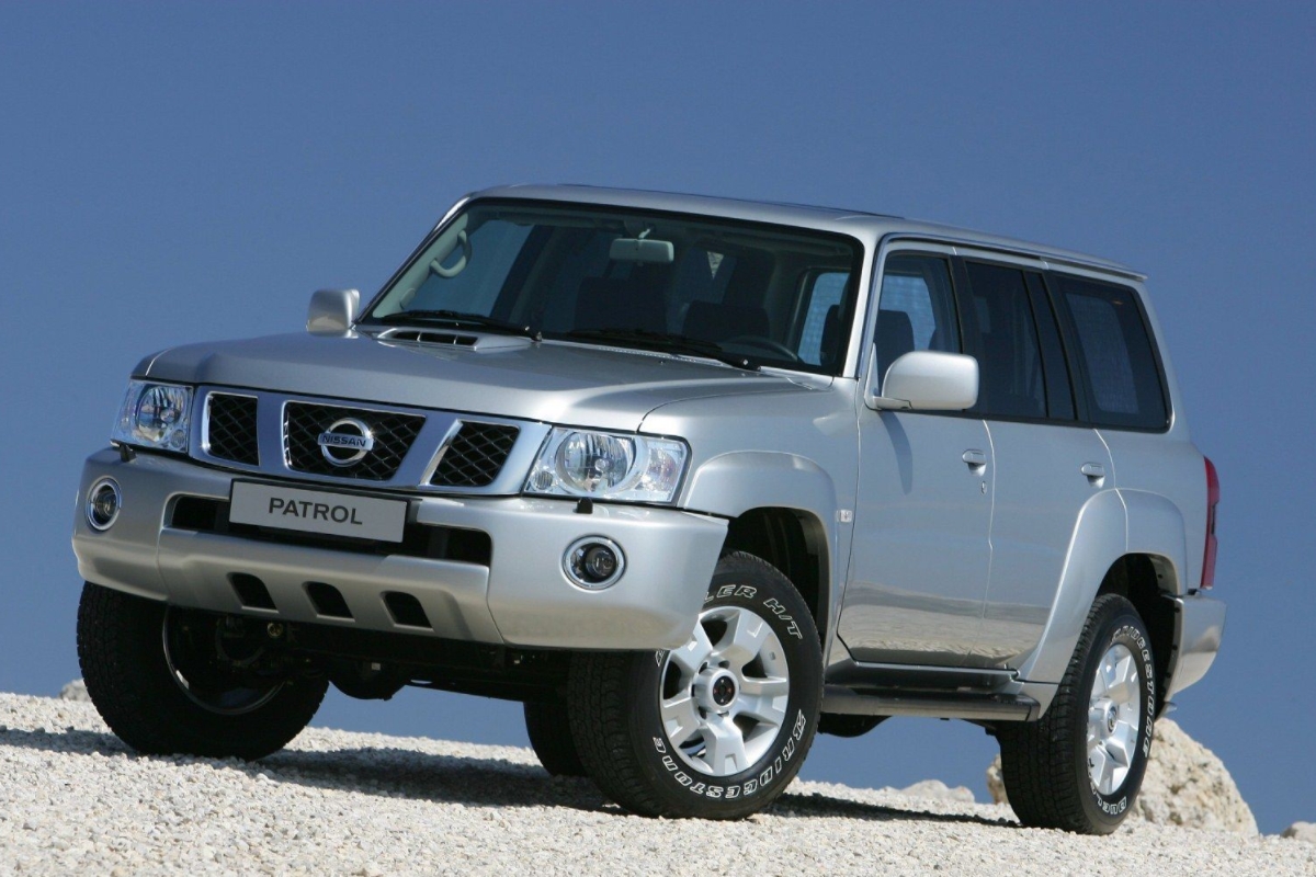 非売品　日産　PATROL(Y61) クリスタル Why the 1:64 Scale 1998 Nissan Patrol Y61 Die-Cast Model Is a Must